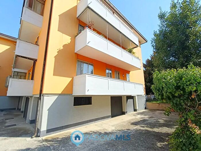 Appartamento quadrilocale in vendita in Via Riccardo Gigante, Padova