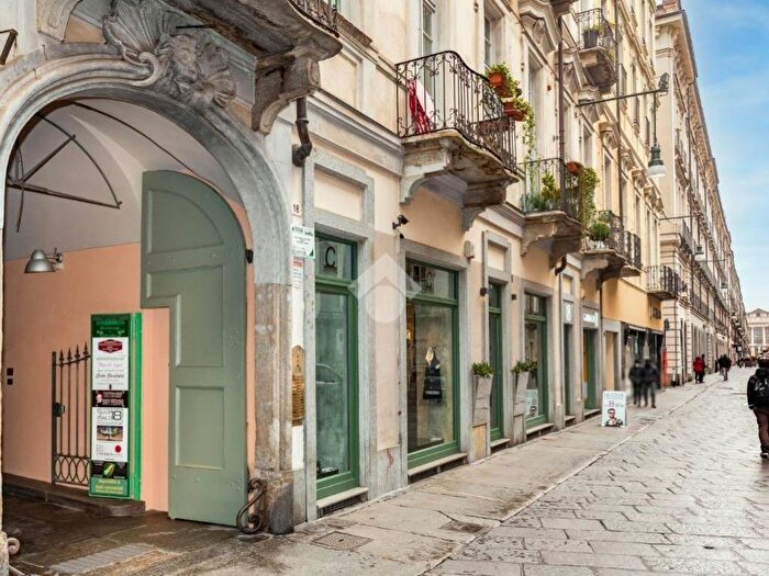 Appartamento trilocale in affitto in VIA GIAN FRANCESCO BELLEZIA, Quadrilatero Romano, Torino