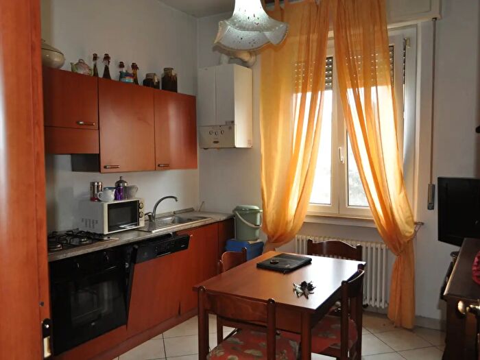 Appartamento trilocale in vendita in Via Volturno, Parma