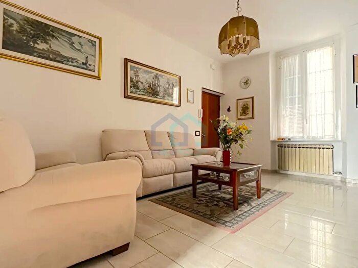 Appartamento con 5 locali in vendita in Via Piave, Savona