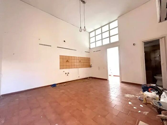 Appartamento trilocale in affitto in Via Consalvo, Napoli