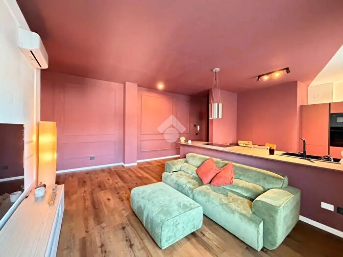 Appartamento trilocale in vendita in Via Monti, Seregno