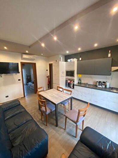 Appartamento con 5 locali in affitto in Via Taranto, Catanzaro