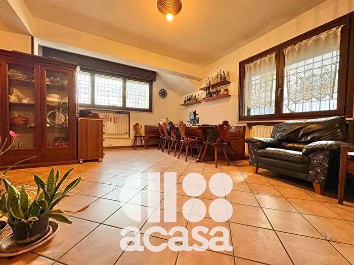 Casa con 8 locali in vendita in Cesenatico