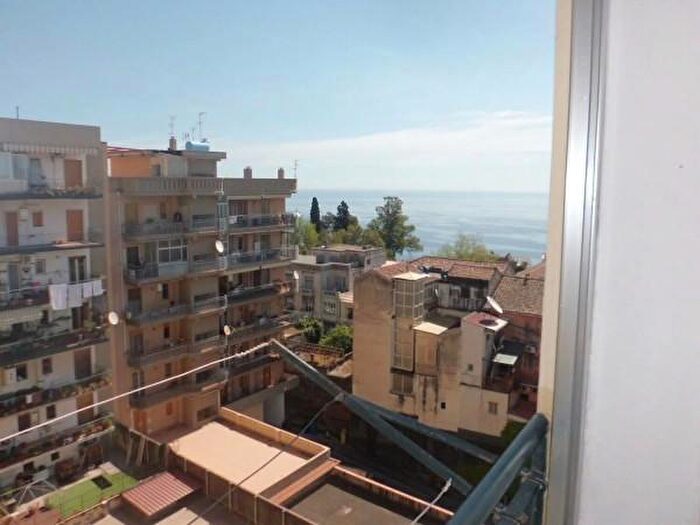 Appartamento quadrilocale in vendita in Via Piemonte SNC, Acireale