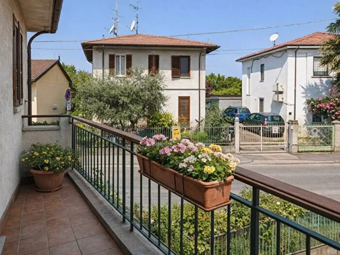 Appartamento con 6 locali in vendita in Via Antonio Santarelli, Forli