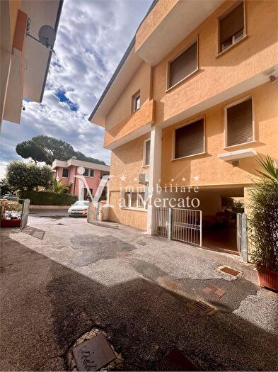 Casa con 9 locali in vendita in Viareggio
