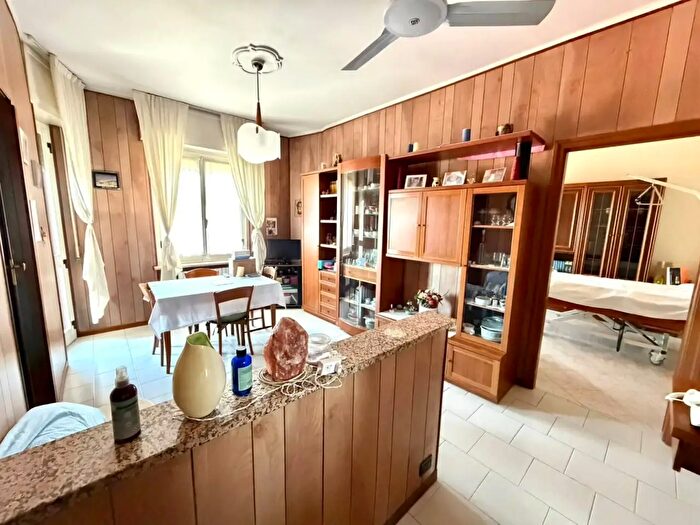 Appartamento con 5 locali in vendita in Via Tonso, Alessandria