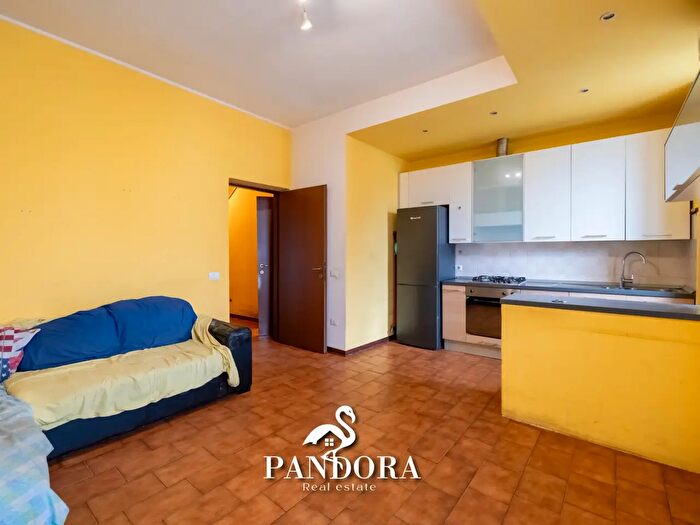 Casa quadrilocale in vendita in Via Milano, Angera