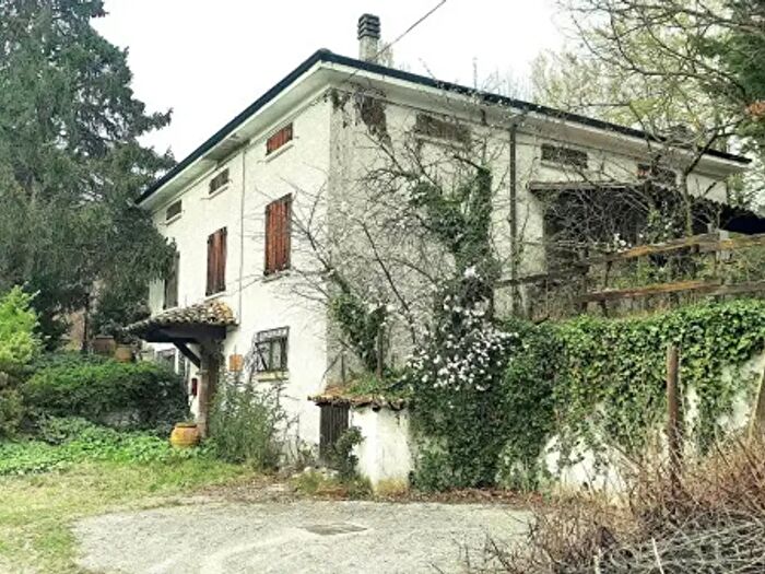 Casa con 6 locali in vendita in Strada Tassara, Piozzano