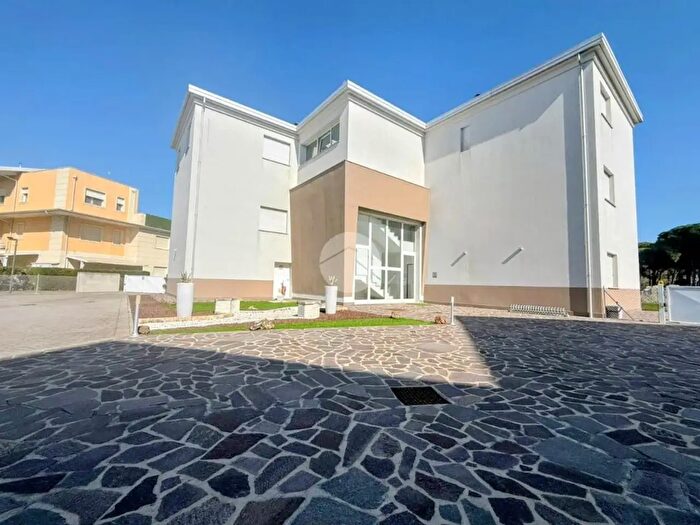 Appartamento trilocale in vendita in Via dellAmo, Ravenna