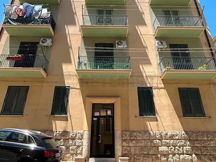 Appartamento trilocale in vendita in Via Val dAosta, Caltanissetta