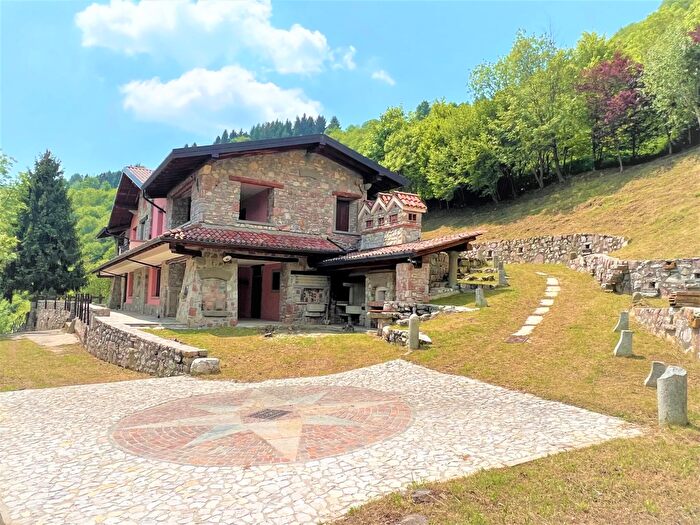 Casa in vendita in Monasterolo Del Castello