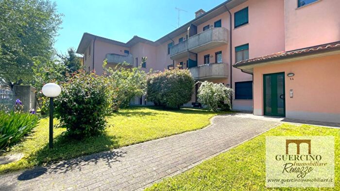 Appartamento quadrilocale in vendita in Via della Vite Cento, Cento