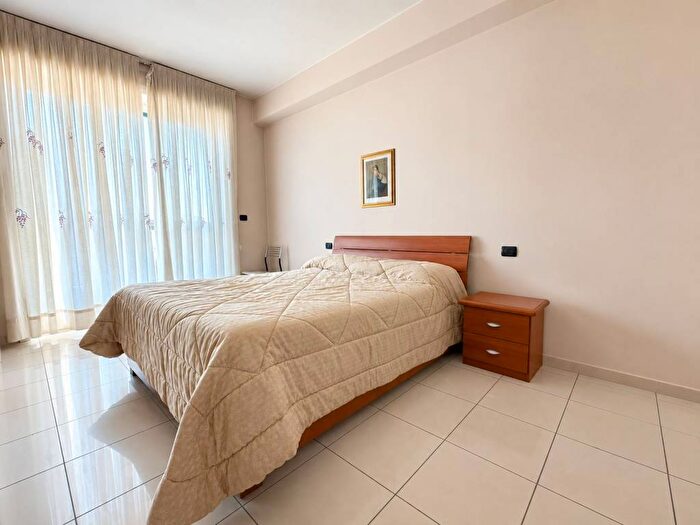 Appartamento bilocale in affitto in Viale Carlo Troya, Piazza Napoli, Milano