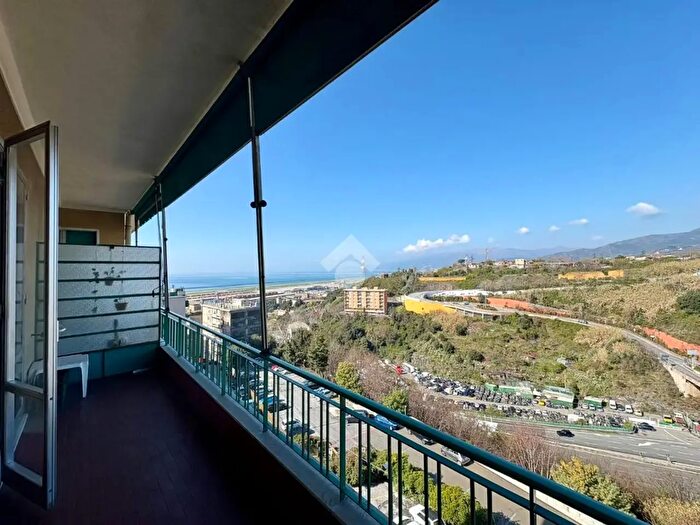 Appartamento quadrilocale in vendita in Via dei Sessanta, Genova