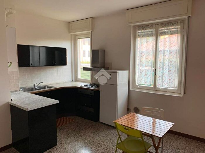 Appartamento bilocale in affitto in Via F Baracca, Cabiate