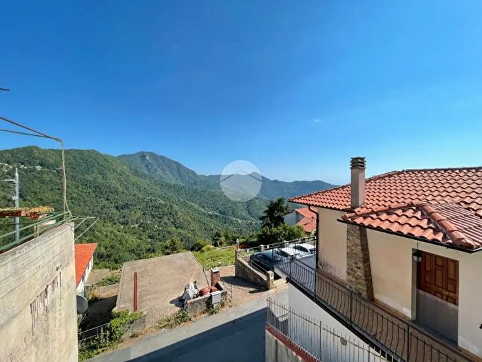 Casa trilocale in vendita in Via San Salvatore, Baiardo