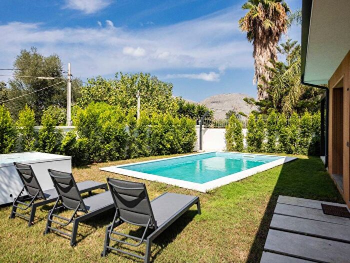 Casa quadrilocale in affitto in Viale Margherita di Savoia, Castelforte, Palermo