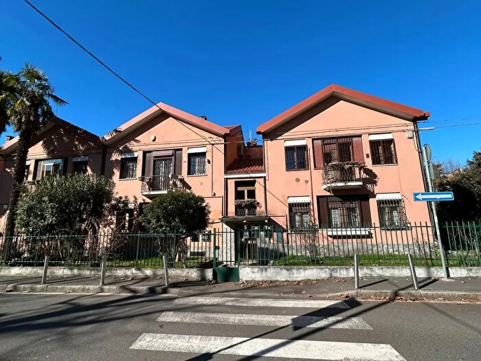 Appartamento trilocale in vendita in Via Cassino, Milano