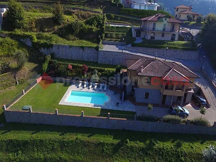 Casa con 5 locali in vendita in Castiglione Di Garfagnana