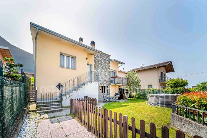 Casa con 5 locali in vendita in Via Nazionale Sud, Colico