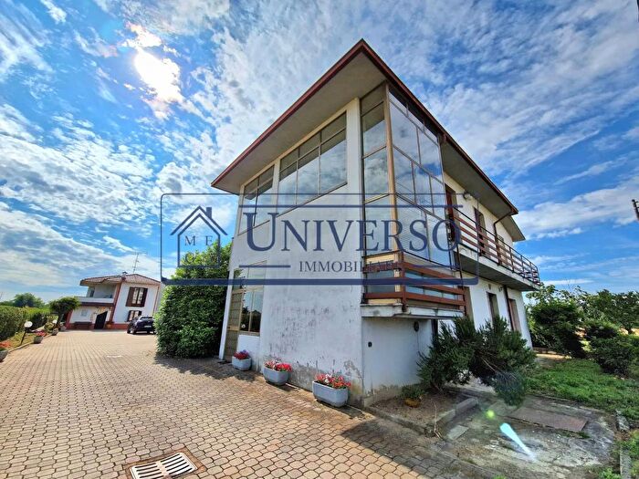 Casa con 7 locali in vendita in Strada Crocetta Voghera, Voghera