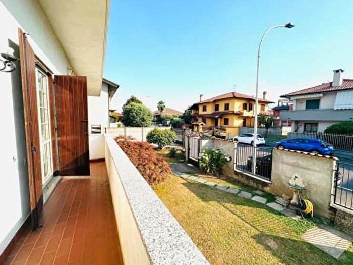 Casa quadrilocale in vendita in Via Don Giovanni Minzoni, Cerro Maggiore