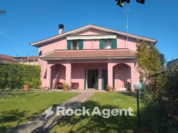 Casa con 5 locali in vendita in Via TenTito Mechilli, Caprarola