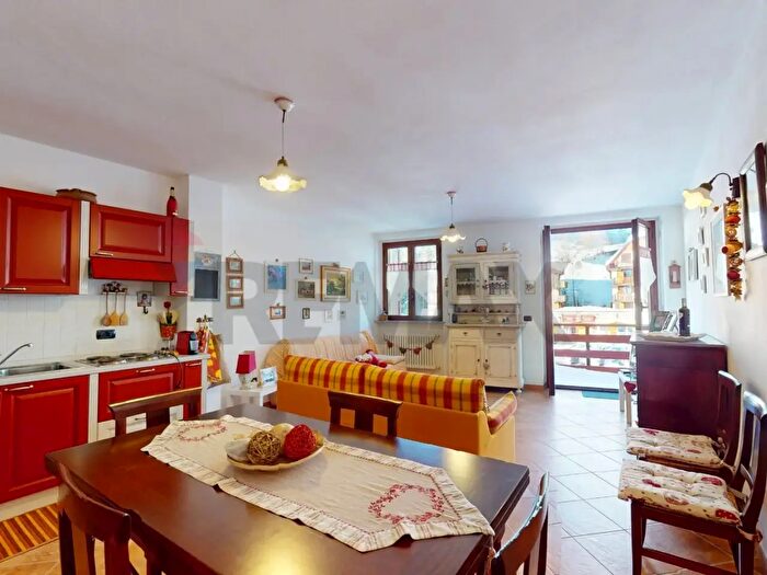 Appartamento bilocale in vendita in Piazza Dodero, Frabosa Sottana