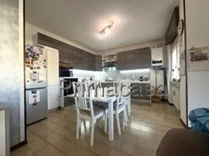 Appartamento trilocale in vendita in Via, Ronca