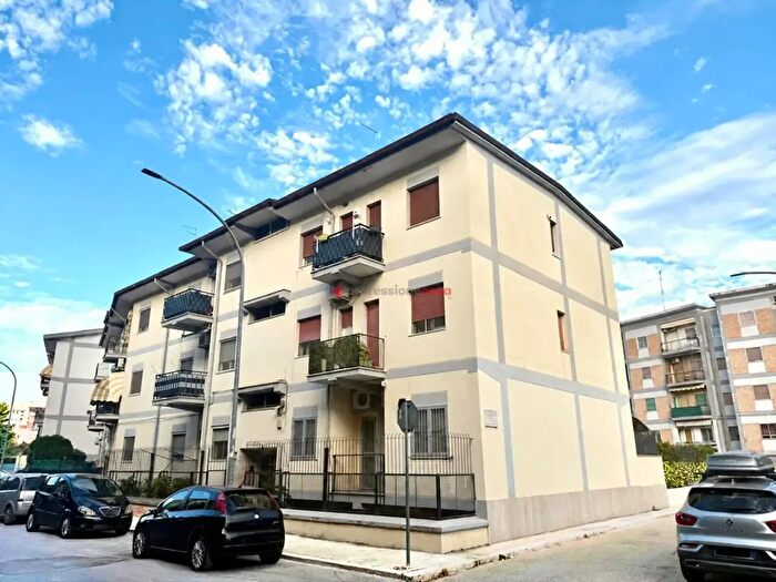 Appartamento trilocale in vendita in Via Vittorio Bachelet, Foggia