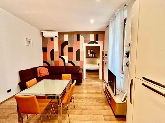 Appartamento bilocale in affitto in Via Ugo Bassi, Isola, Milano