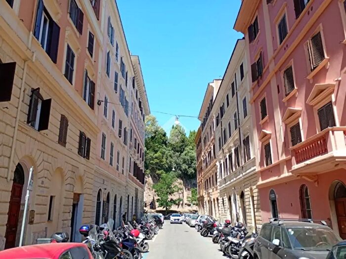 Appartamento trilocale in vendita in Via Marco Aurelio, Roma