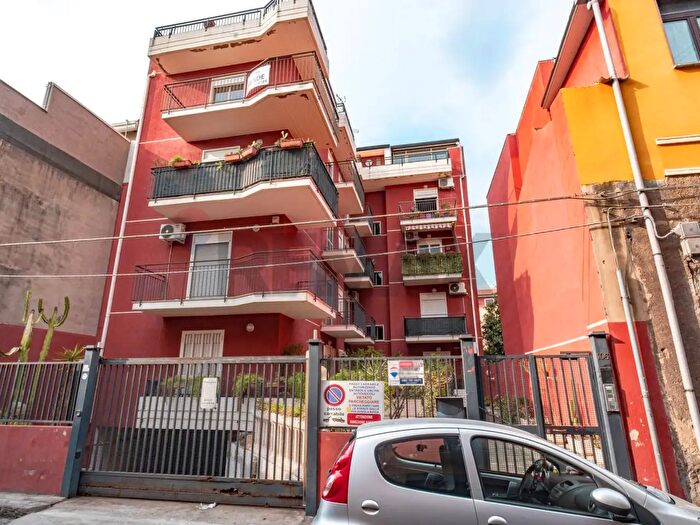 Appartamento con 6 locali in vendita in Via Archimede, Misterbianco