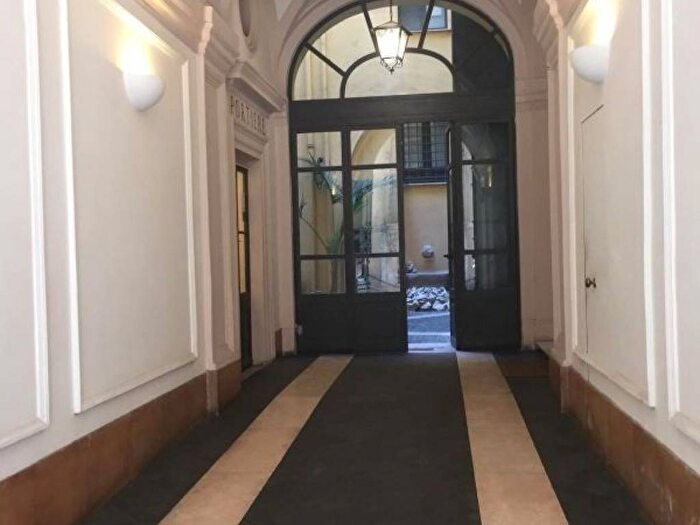 Casa quadrilocale in affitto in Via dei Cestari, Pantheon, Roma