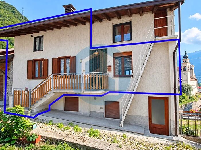 Appartamento con 5 locali in vendita in Via XXV Aprile Losine Bs, Losine
