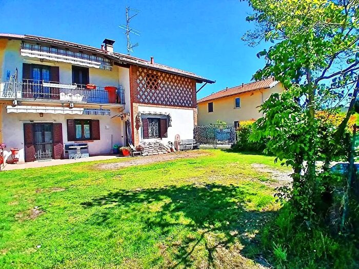 Casa trilocale in vendita in Via delle Cascine, Sesto Calende