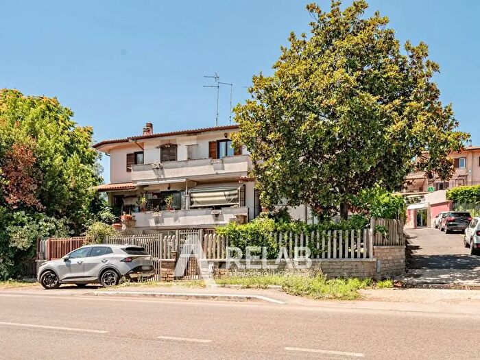 Casa quadrilocale in vendita in Via della Stazione, Oriolo Romano
