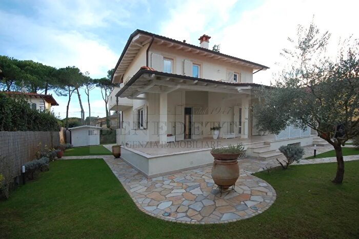 Casa con 10 locali in vendita in Via Goldora, Pietrasanta