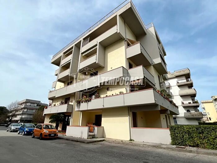 Appartamento quadrilocale in vendita in Via Indipendenza, Viareggio