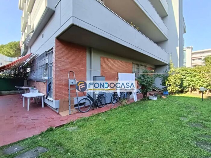 Appartamento con 5 locali in vendita in Via Benedetto Croce, Massa