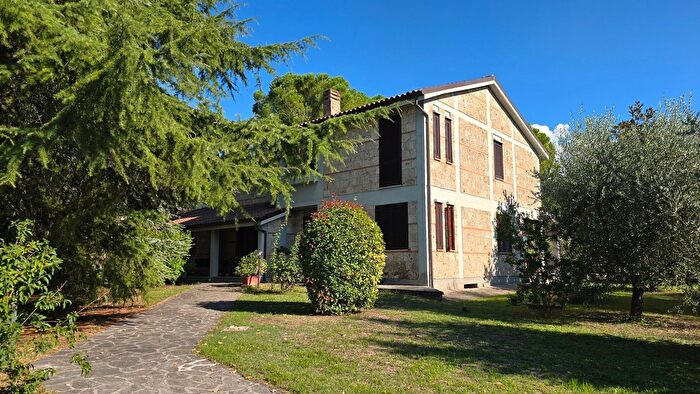 Casa con 10 locali in vendita in Strada di Poscargano, Terni