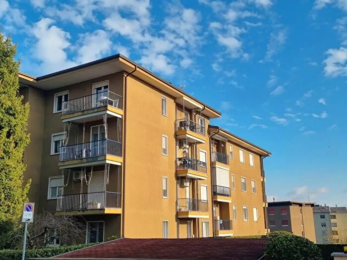 Appartamento trilocale in vendita in Via Piave, Arona