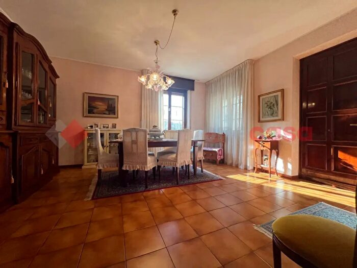 Appartamento con 6 locali in vendita in Via Roma, Isola Rizza