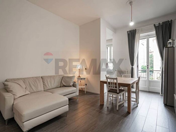 Appartamento trilocale in affitto in Via Tonale, Centrale, Milano