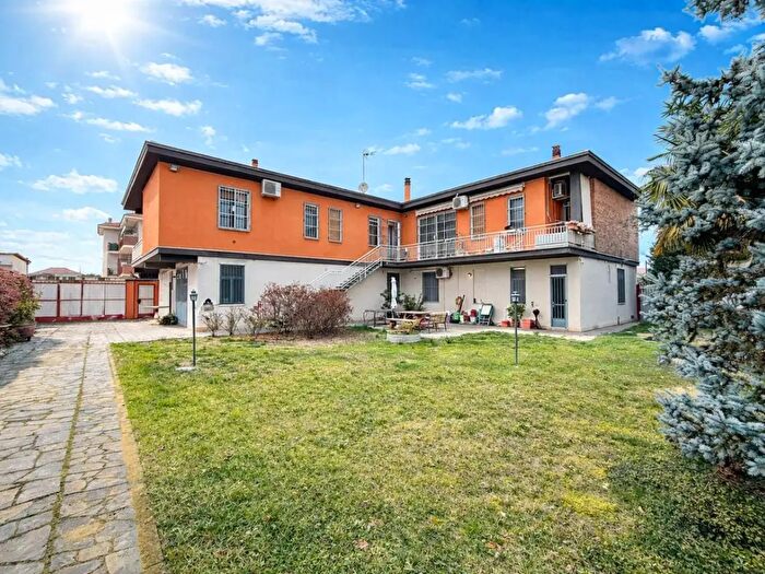 Casa con 12 locali in vendita in Via Poligonia, Alessandria