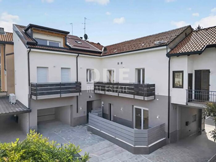Appartamento quadrilocale in vendita in Via Carducci, Seregno