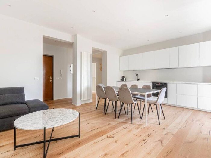 Appartamento quadrilocale in affitto in Via Oderisi da Gubbio, Marconi, Roma