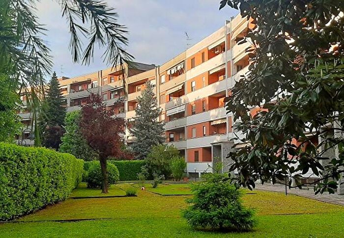 Appartamento quadrilocale in affitto in Via Alessandro Volta, Centro, Valenza